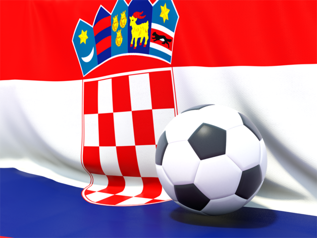 Футбольный мяч на фоне флага. Скачать флаг. Хорватия