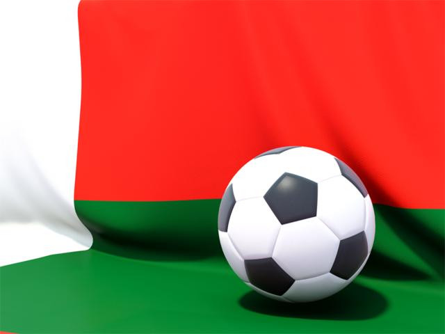 Футбольный мяч на фоне флага. Скачать флаг. Мадагаскар
