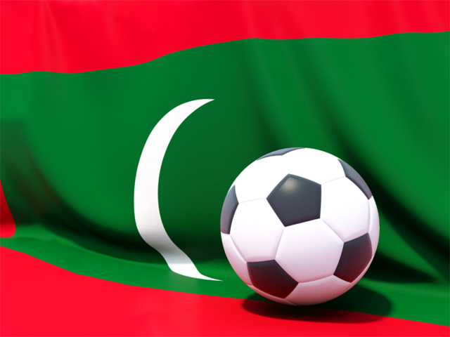 Футбольный мяч на фоне флага. Скачать флаг. Мальдивы