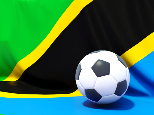 Футбольный мяч на фоне флага. Скачать флаг. Танзания