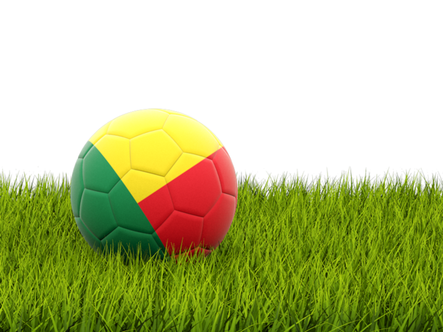 Футбольная мяч в траве. Скачать флаг. Бенин