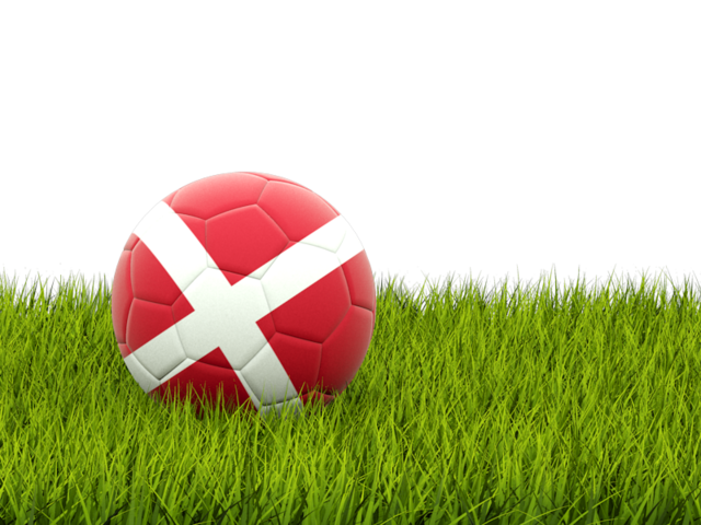 Футбольная мяч в траве. Скачать флаг. Дания