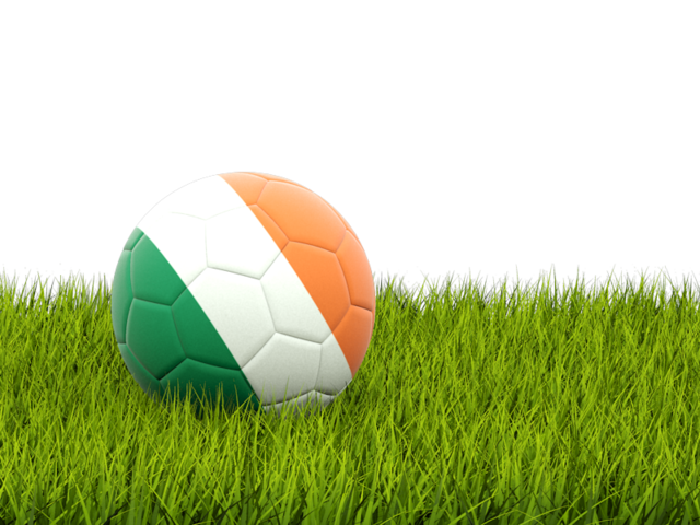 Футбольная мяч в траве. Скачать флаг. Ирландия