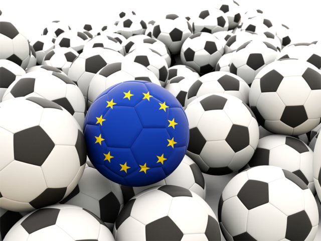 Множество футбольных мячей. Скачать флаг. Европейский союз