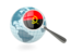 Ангола. Флаг под увеличительным стеклом с голубым глобусом. Скачать иконку.