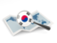 Южная Корея. Флаг под увеличительным стеклом над картой. Скачать иллюстрацию.