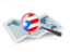 Пуэрто-Рико. Флаг под увеличительным стеклом над картой. Скачать иконку.